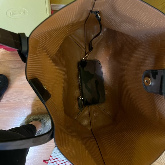 Camo bag w/ small attached change purse. Slightly worn shoulder straps - Picture 2 of 3